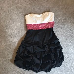 Junior size 7 dress. Worn once! SF/PF home. $40